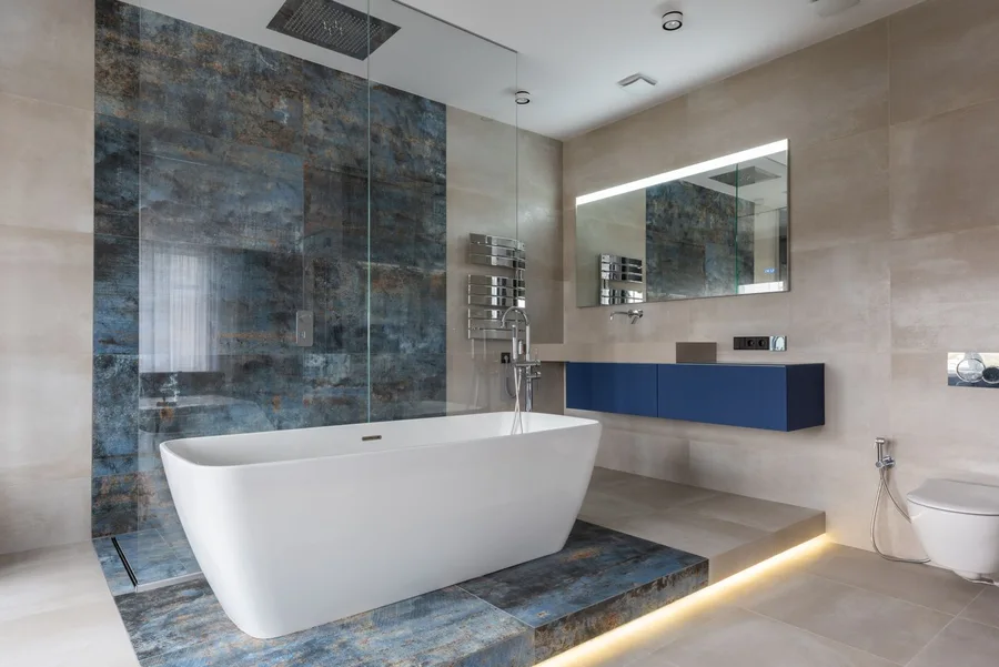 Fitted bathroom with coordinated wall finishes and fixtures